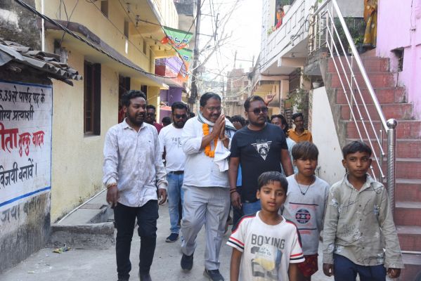 रायगढ़ विकास के बेहतर वादों को लेकर जनता के बीच पहुंच रहे निर्दलीय प्रत्याशी जेठूराम  