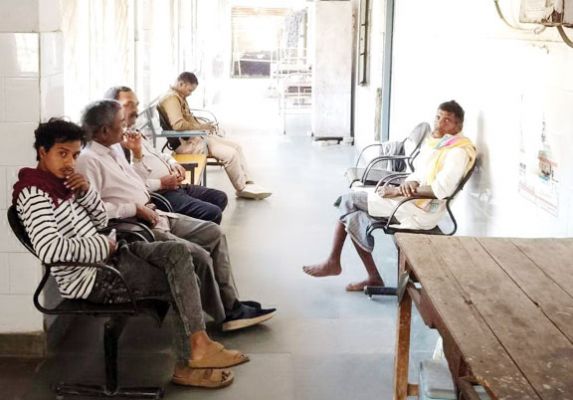 सडक़ हादसे में दो युवक की मौत, 2 गंभीर