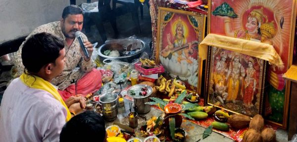 नेत्रहीन विद्यालय में मां  सरस्वती की आराधना