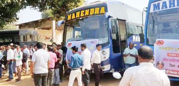 कोण्डागांव से प्रयागराज जनजातीय युवा महाकुंभ के लिए रवाना