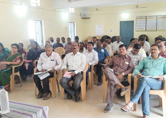 बेहतर परिणाम लाने संकुल समन्वयक व प्राचार्यों की बैठक