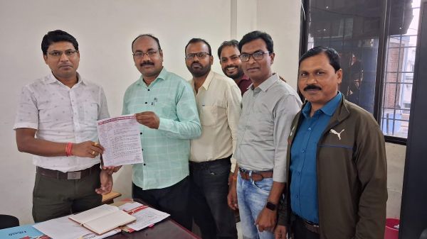 टीचर्स एसो. के प्रतिनिधिमंडल ने अपर कलेक्टर से की मुलाकात