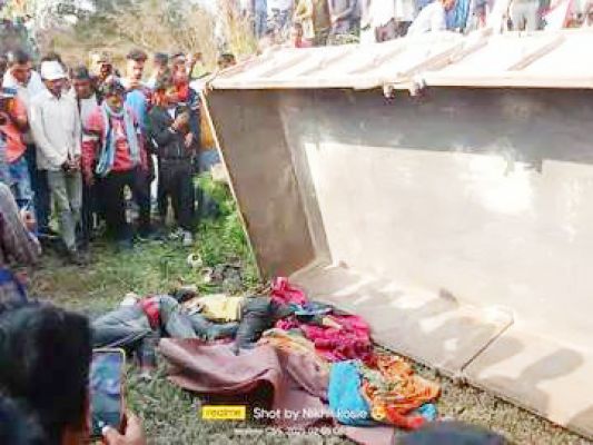 ट्रैक्टर-ट्रॉली पलटने से दो मजदूरों की मौत, सडक़  सुरक्षा माह में ही 6 दुर्घटनाओं में 12 की गई जान