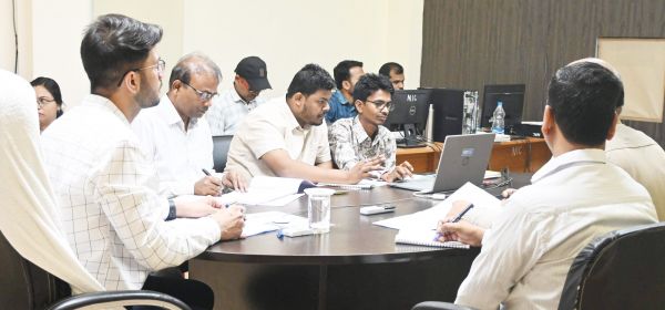 दो सेक्टर अधिकारियों क़ो नोटिस