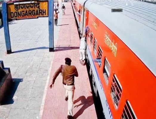 आरपीएफ जवान की बहादुरी  से बुजुर्ग यात्री की बची जान