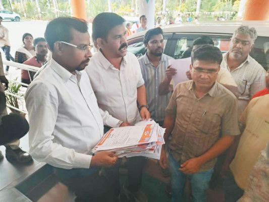 पीएम आवास के नाम से फार्म भरवाने का कांग्रेस ने लगाया आरोप, कार्रवाई की मांग