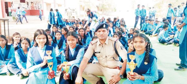 स्कूल में नए आपराधिक कानूनों पर जागरूकता कार्यक्रम, विजेता सम्मानित