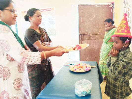 बेलोतीपारा प्राथ. शाला में बच्चों का जन्मदिन बना विशेष दिवस