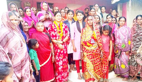 महिलाओं को प्रज्ञा निर्वाणी ने दिलाया मतदान का संकल्प 