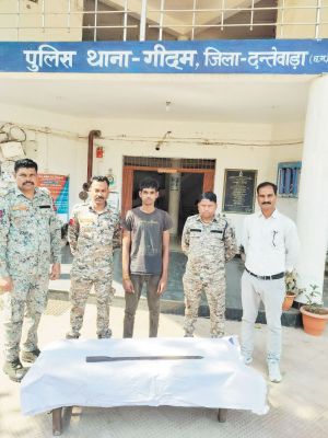 तलवार से  राहगीरों को डराया, आरोपी गिरफ्तार