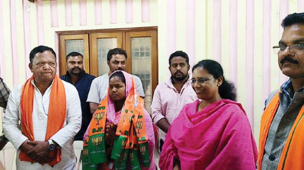 पालिका चुनाव से पहले कांग्रेस को झटका, वार्ड 2 की कांग्रेस पार्षद प्रत्याशी भाजपा में शामिल 