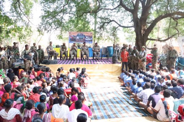 सुकमा के अति नक्सल प्रभावित कहेर दुलेड़ में सीआरपीएफ कैंप खुलने से ग्रामीण खुश, कहा- अब हम स्वयं को सुरक्षित महसूस करते हैं