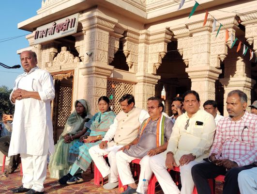 प्रचार खत्म होने के बाद भी भाषण, प्रशासन ने माइक बंद कराई