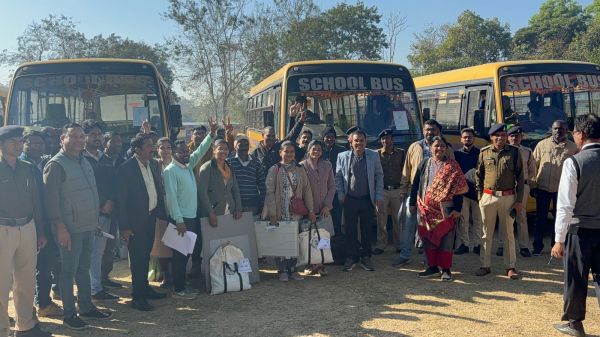 जशपुर: 84 मतदान केंद्रों के मतदान दल हुए रवाना