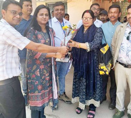  मतदान दलों को पुष्प गुच्छ देकर किया रवाना