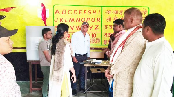 6 निकायों के 160 केंद्रों में मतदान, एक की तबियत बिगड़ी, मौत