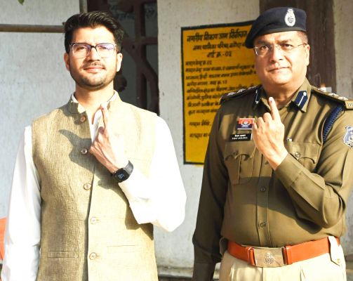 कलेक्टर-एसएसपी ने किया मतदान  मतदान करने की अपील