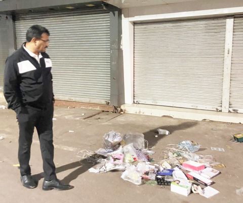 दो दुकानदारों पर जुर्माना