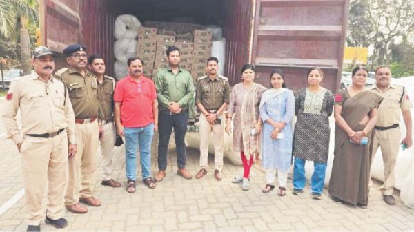 50 लाख की विदेशी मदिरा सहित ट्रक जब्त