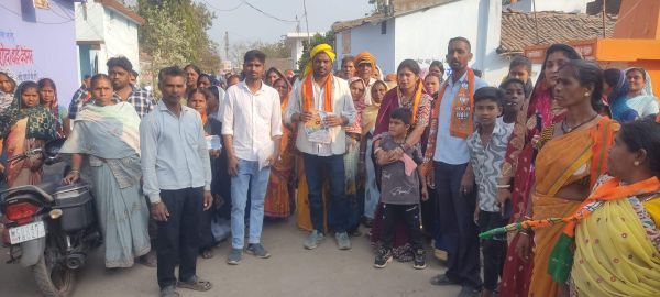 रामेश्वर ने किया डोर टू डोर जनसंपर्क