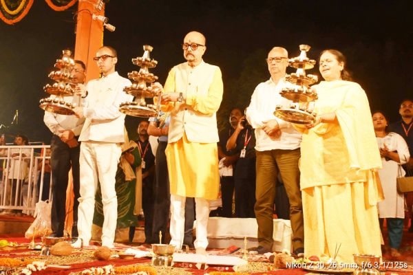 महानदी  महाआरती में राज्यपाल डेका हुए शामिल