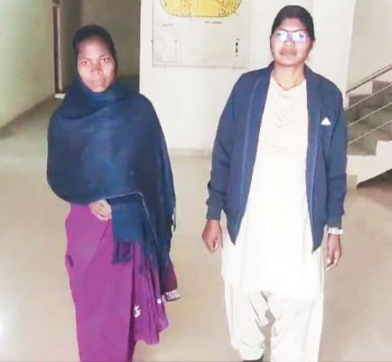दो नाबालिग बच्चियों को अपने साथ ले जाने वाला महिला गिरफ्तार