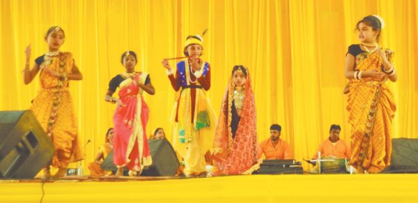 राजिम कुंभ के सांस्कृतिक मंच पर लोक कलाकारों ने दी प्रस्तुति