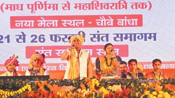 तुम उठो सिया श्रृंगार करो..., राजिम कुंभ कल्प में गायिका मैथिली ठाकुर ने बांधा समा