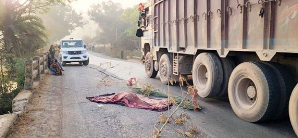 खेत से लौट रहे किसान को ट्रक ने कुचला, मौत