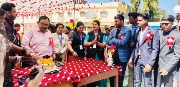 यूनिक कान्वेंट व सनराइज स्कूल की संयुक्त फेयरवेल पार्टी