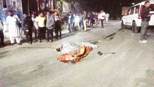 तेज रफ्तार हाईवा ने स्कूटी सवार को कुचला, मौत