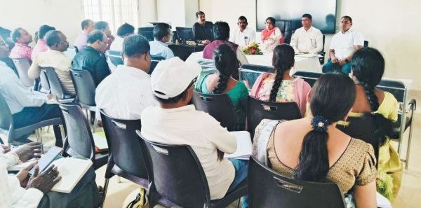 डीईओ ने प्री-बोर्ड परीक्षा की समीक्षा व वार्षिक परीक्षा की तैयारी पर ली बैठक