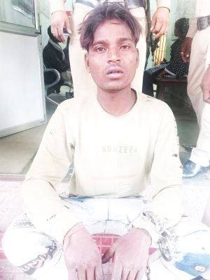 धारदार हथियार लहराते युवक पकड़ाया