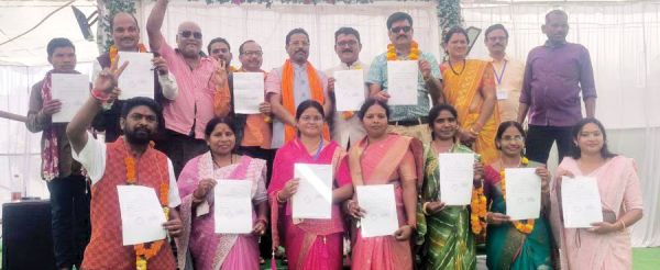  विजयी प्रत्याशियों को निर्वाचन प्रमाण पत्र