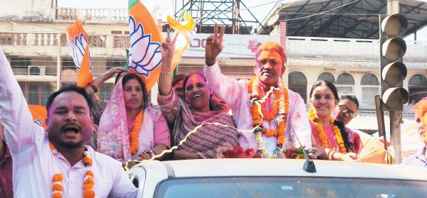 भाजपा का विजय जुलूस, माता गुड्डी का लिया आशीर्वाद