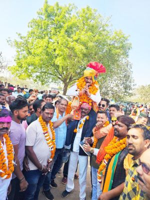 भाजपा की जीत पर झूमे कार्यकर्ता