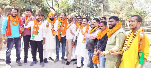 म्युनिसिपल चुनाव : विजयी अभ्यर्थियों  को निर्वाचन प्रमाण पत्र