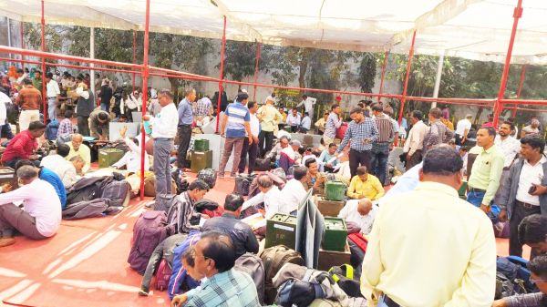 पंचायत के पहले चरण का चुनाव  कराने मतदान दल रवाना