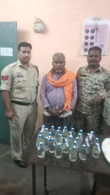 शराब संग तस्कर गिरफ्तार