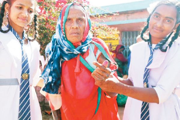 मतदान को लेकर भारी उत्साह, बुजुर्ग से लेकर नए मतदाताओं ने भी डाला वोट