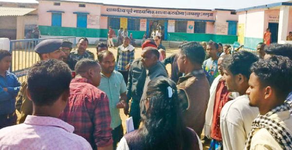 अमेरा के विस्थापित 94 मतदाता पहुंचे वोट देने कटकोना, घंटों विवाद के हालात