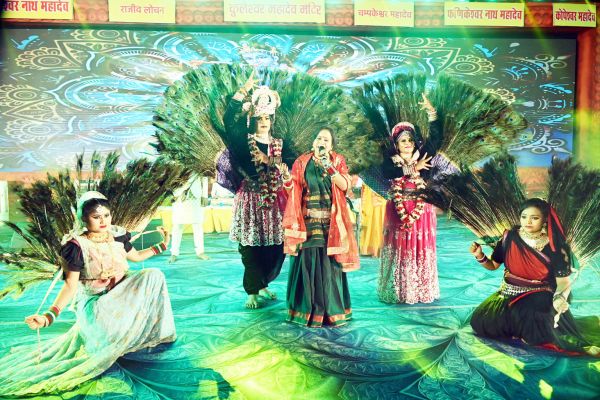 राजिम कुंभ कल्प के मंच पर बॉलीवुड पाश्र्व गायक असीत त्रिपाठी ने दी प्रस्तुति