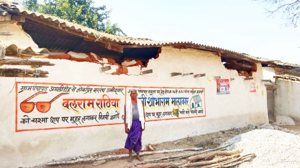 हाथी का उत्पात, 3 मकान तोड़े