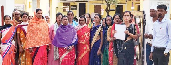 कुसमा के ग्रामीणों ने की पुन: मतदान की मांग