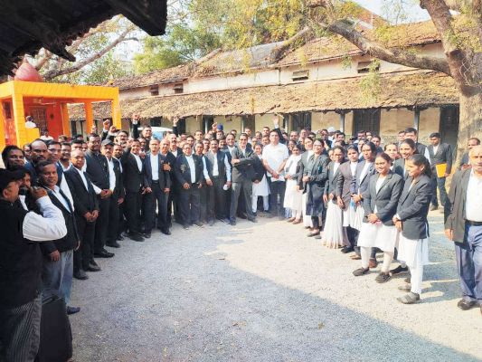 अधिवक्ता संशोधन कानून के विरोध में धरना-प्रदर्शन