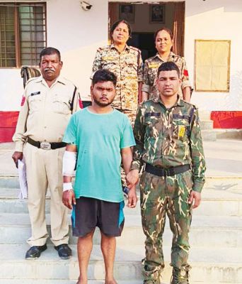 स्कूली वैन की ठोकर, महिला की मौत, चालक गिरफ्तार
