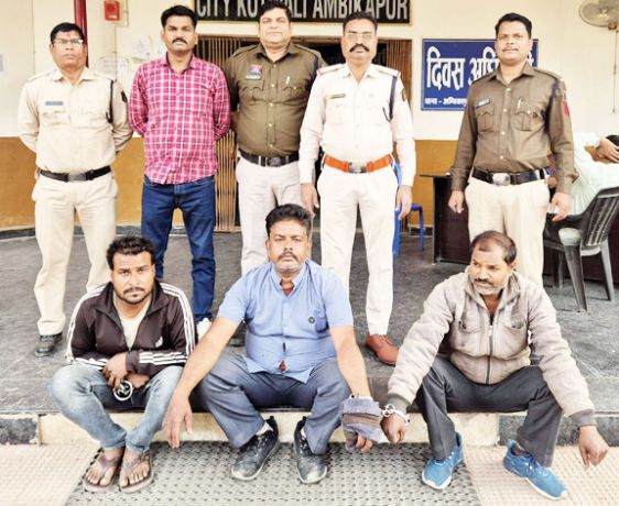 नशीली कफ सिरप-इंजेक्शन संग 3 तस्कर गिरफ्तार