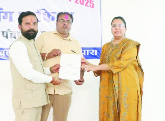 विजयी प्रत्याशियों को मिला निर्वाचन प्रमाण पत्र