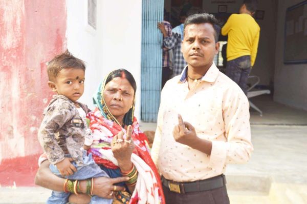 पोड़ी उपरोड़ा ब्लॉक में मतदाताओं ने उत्साह से किया मतदान