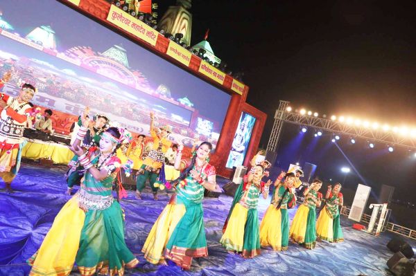 तोर पैरी के रुनझुन रुनझुन गीत ने मन मोहा